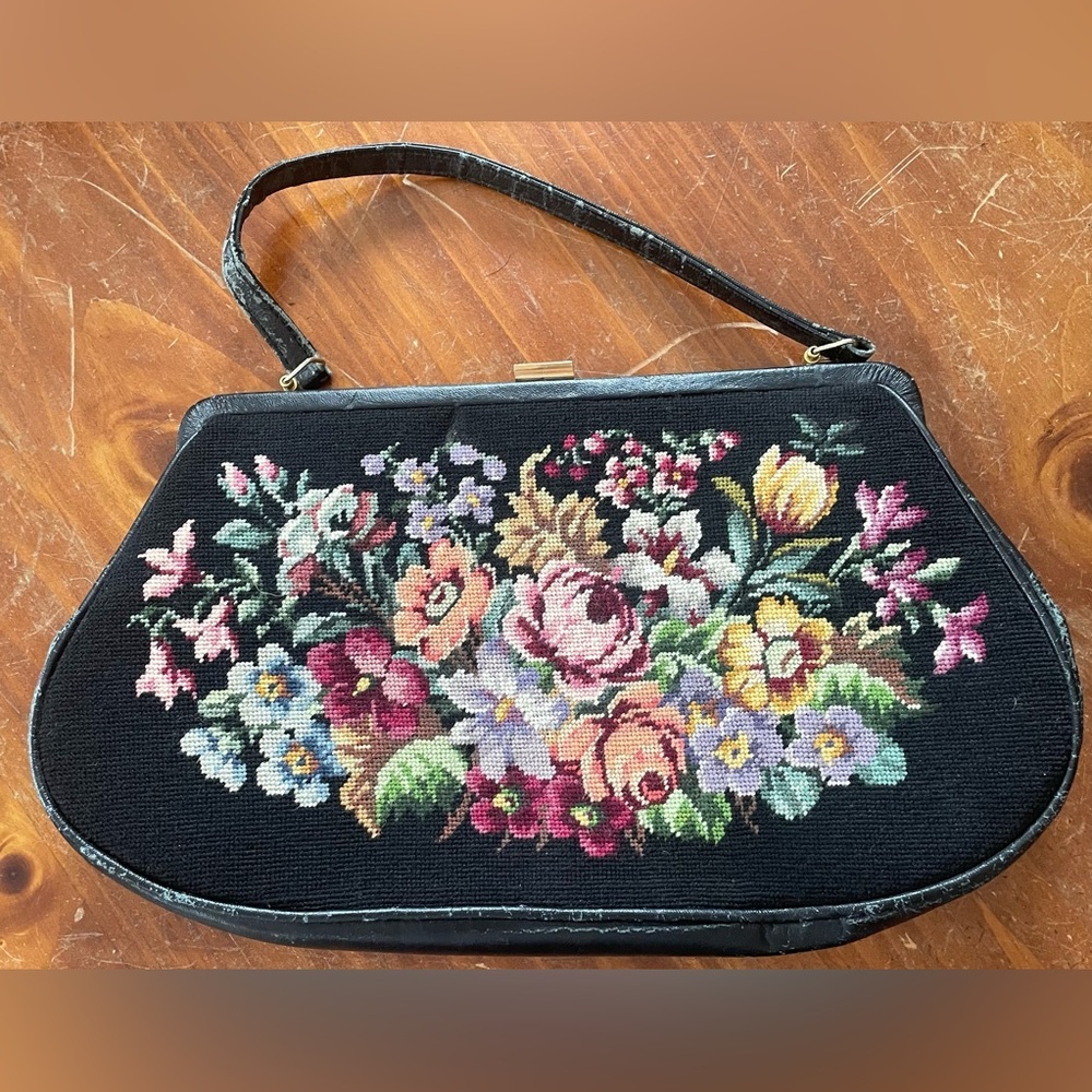 Vintage Granny Chic 1950 black petit point needlepoint floral tapestry tote bag - Picture 1 of 8